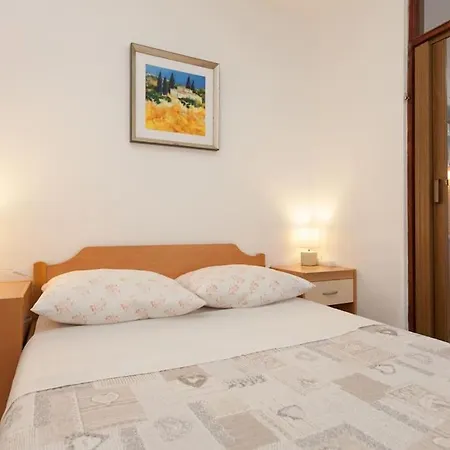 Irena's Place A1 罗维尼